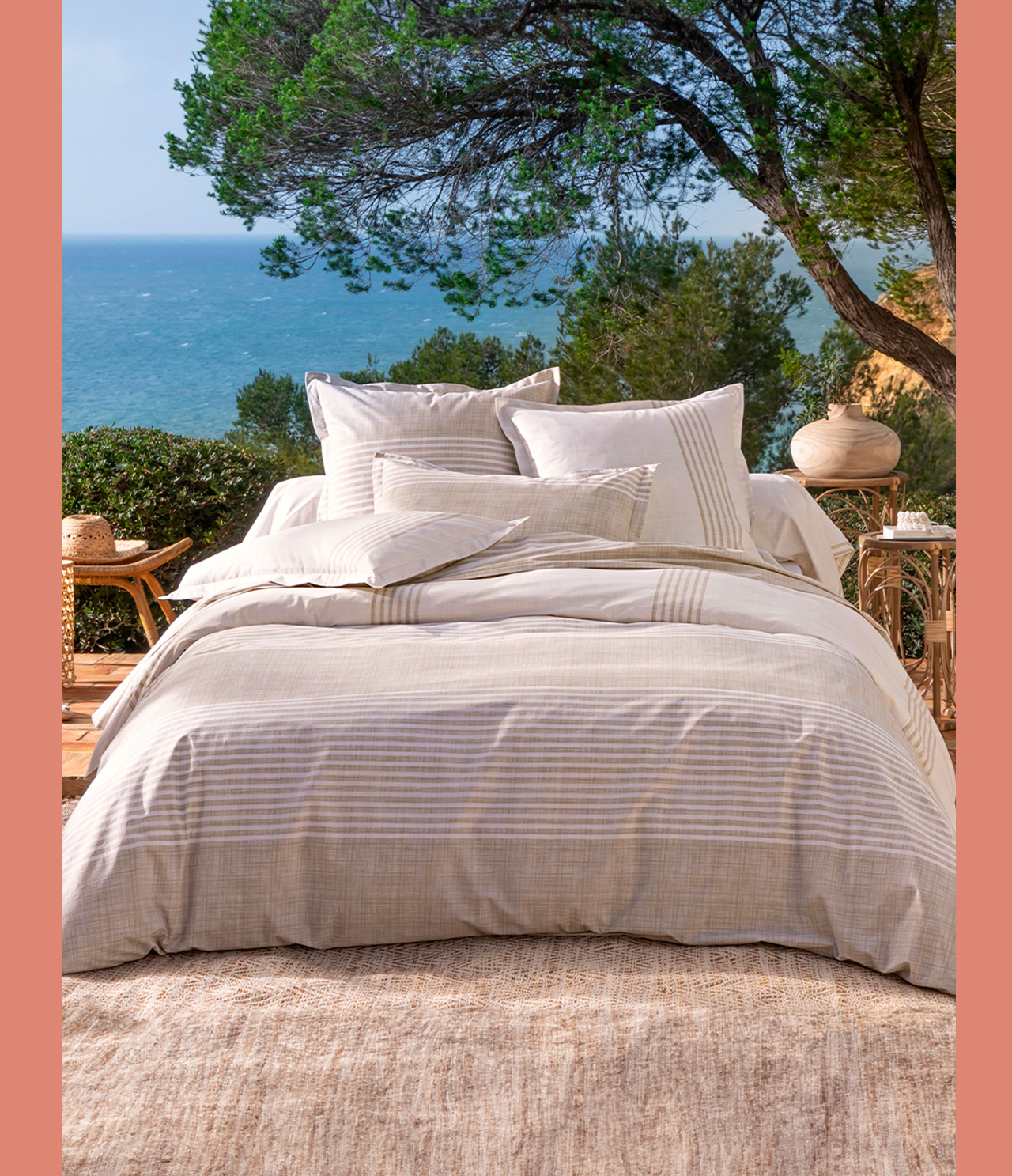 Linge de lit à rayures verticales et horizontales