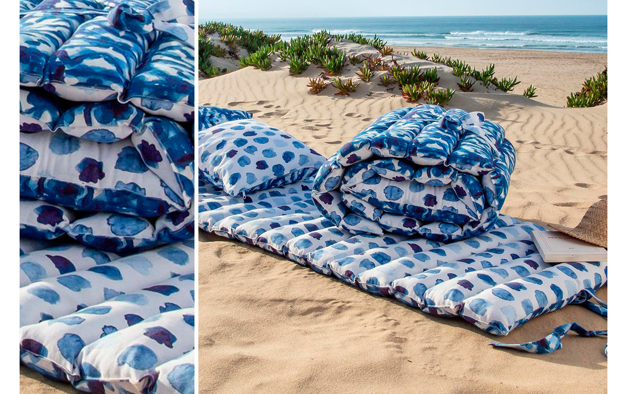 Matelas de plage enduit bleu et blanc double face