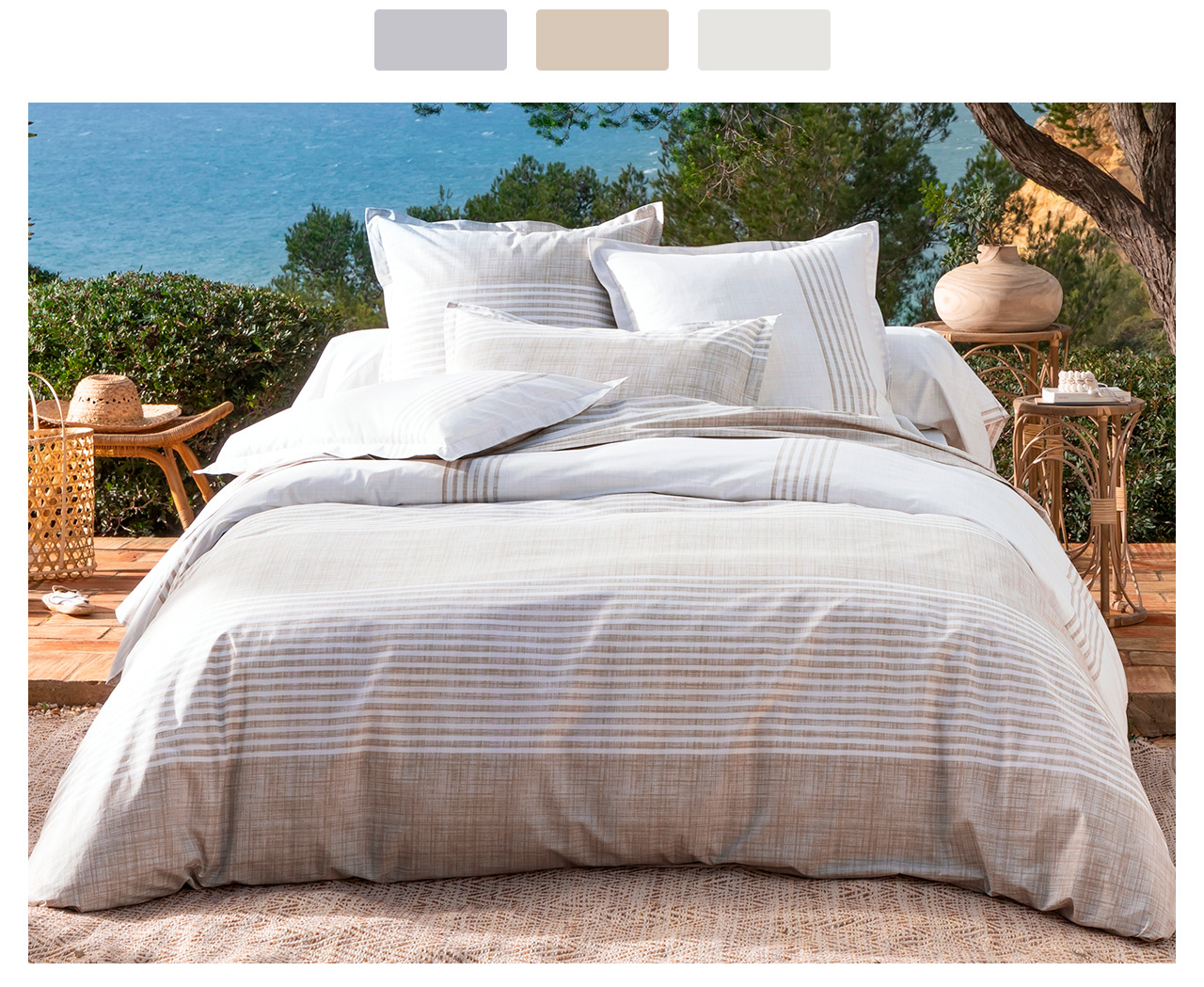 Linge de lit à rayures verticales et horizontales
